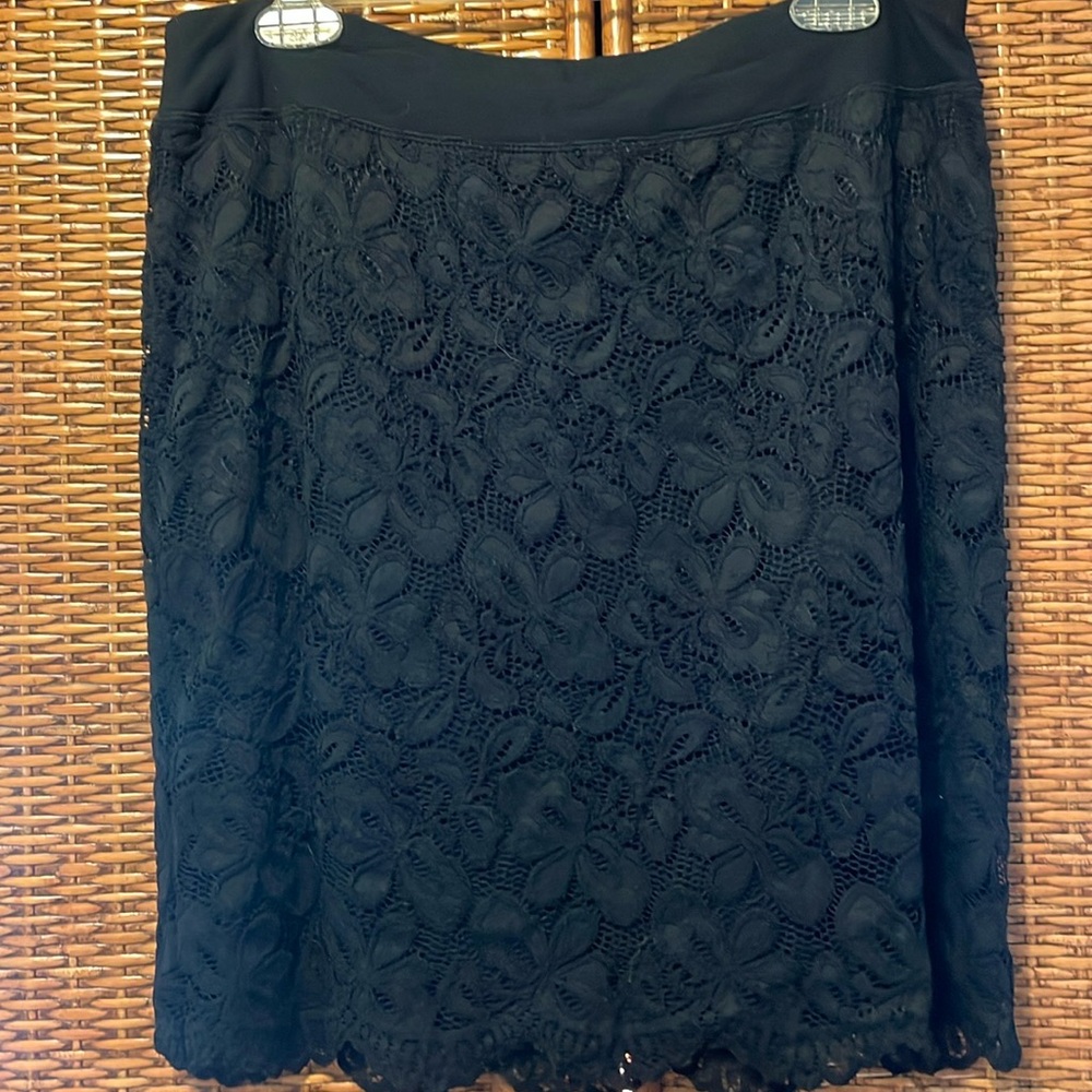 JJill Wesrever black lace line skirt size Petite M beautiful EUC